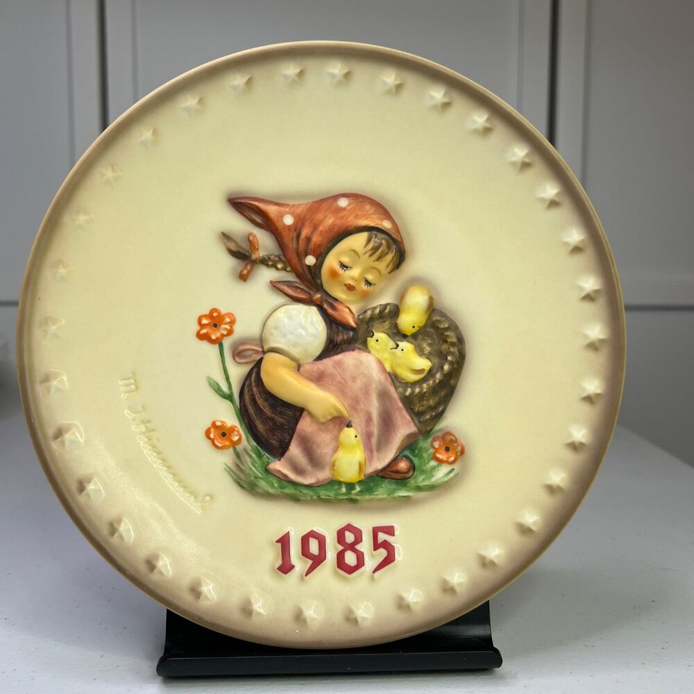 M.J. Hummel 1985 Annual Plate Chick Girl 15th Edition By Goebel Germany